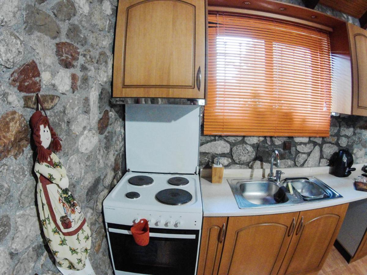Patras Stonehouse With Large Yard - πέτρινο σπίτι με αυλή Tatil Evi *